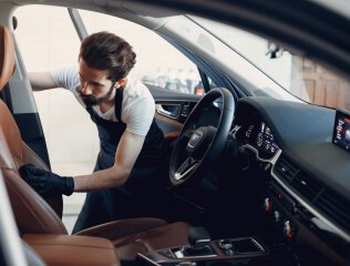 İç Detaylı  Temizleme ve Kuaför